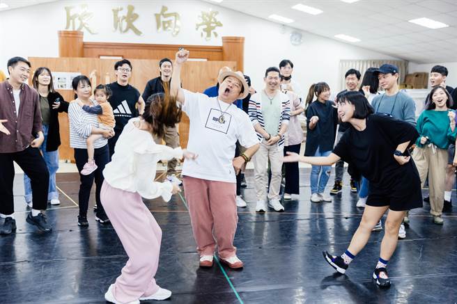 《隔壁親家》為音樂時代台灣音樂劇二部曲。結合台灣鄉土與百老匯，為台灣音樂劇發展帶來重大突破，2009年首演場場爆滿，而今睽違14年再度回到國家戲劇院演出，並將作品帶到高雄衛武營，讓台北高雄觀眾共賞。（郭吉銓攝）