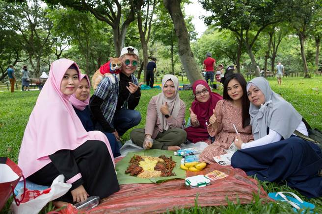 「2023 Eid-al-Fitr in Taipei 相聚台北 開齋食刻」將於4月23日在大安森林公園登場，歡迎民眾相約家人好友，攜帶野餐墊、環保餐具到大安森林公園享受美食。（北市觀傳局提供／張芷瑜台北傳真）