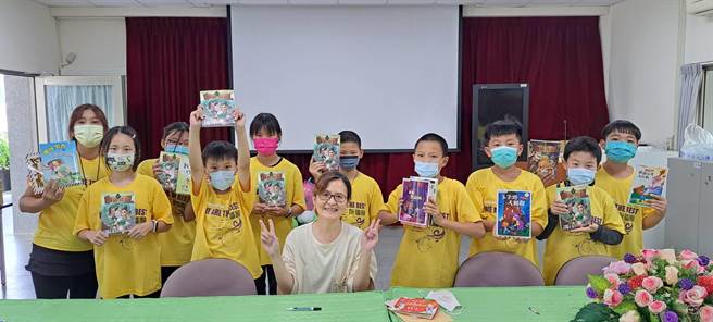 台中市豐原區富春國小舉辦「書香滿校園」系列活動，邀請老師陳沛慈蒞校分享。（學校提供／陳淑娥台中傳真）