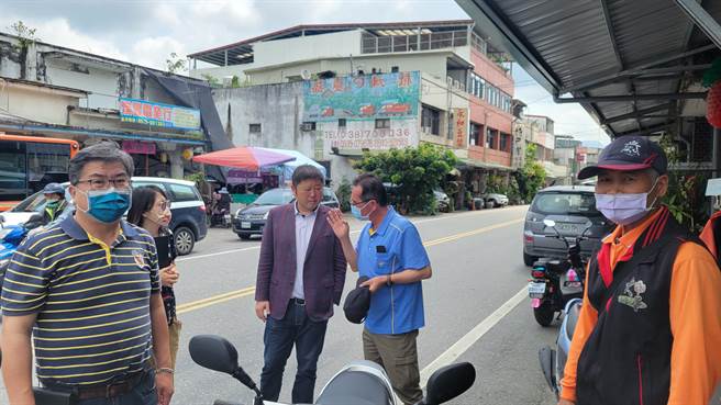 光復乡敦厚路与中正路口及光復路与中山路二段路口，人车交流密集，议长张峻邀集县府等单位寻求交通改善。（花莲县议会提供／王志伟花莲传真）