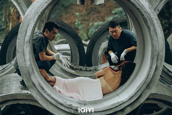 故事由1997年和2010两个年代交叉叙事，串起相隔13年的连环杀人案。（爱奇艺国际站提供）