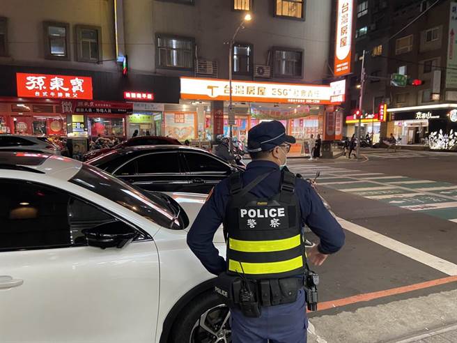 61岁赵姓保全涉嫌在3月27日日、4月7日早上向同1名女学生泼洒不明液体至背包，警方加强路段巡逻。（警方提供）