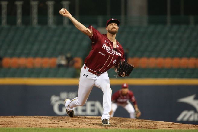 樂天桃猿洋投霍爾。（杜宜諳攝）