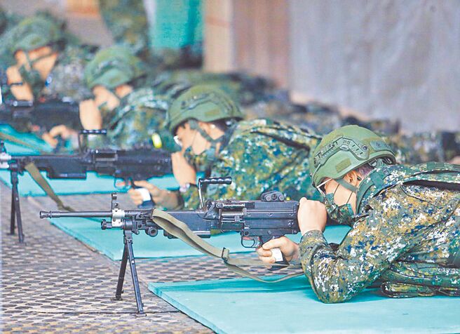 台海情势日趋紧张局势升高之际，为强化国军战力，有媒体报导美印太司令部将派遣两百名训练教官驻台，已进驻陆军新训中心及后备旅，协助明年一月一日起实施的「一年义务役」训练并提出改进做法。（图／本报系资料照）