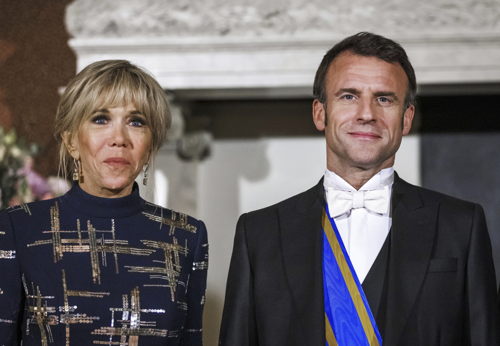 法国第一夫人碧姬．马克宏（图左，Brigitte Macron）自嫁给小她25岁的马克宏（图右，Emmanuel Macron）此数十年来，已不断被提醒与丈夫间的年龄差距。（图/ 美联社）(photo:ChinaTimes)