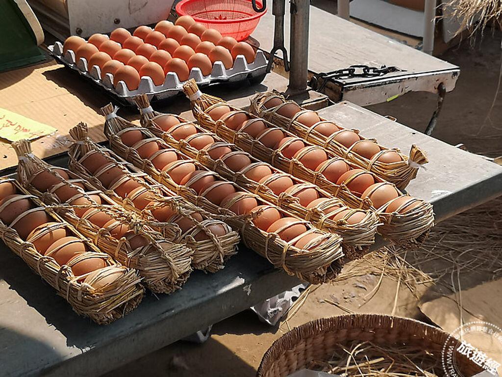 大龍市場傳統賣雞蛋的方式(攝影：洪書瑱)