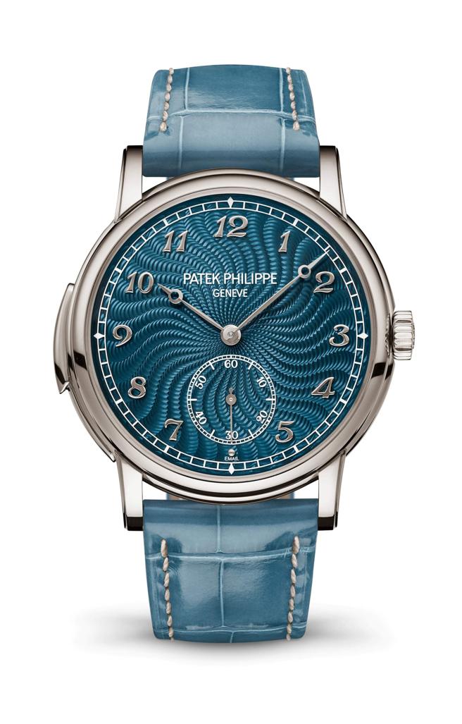 编号5178G-012珍稀手工艺三问表，为教堂钟声音簧，表盘以人手刻上交错涡形饰纹，并饰以蓝色大明火透明珐琅。(Patek Philippe提供)
