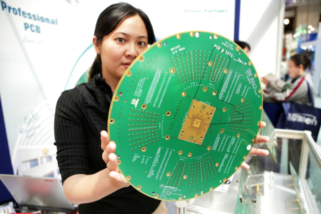 根据中华研究院公布四月份的PMI(採购经理指数)由上月51.3％，下降至47.3％，NMI(非制造业经理人指数)则由50.2％，上升至53.2％，显见消费性电子需求依旧不振。（图/ 理财周刊提供）