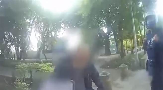 曾男謊報他人個資，員警一查赫然發現已不在人世。（翻攝照片／林郁平台北傳真）