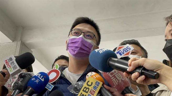 恩恩爸说，他在去相馆取恩恩照片时，相馆老板特别将恩恩睡着照片护贝起来对他说「放下来，他会再回来的！」让他瞬间红了眼眶。（资料照）