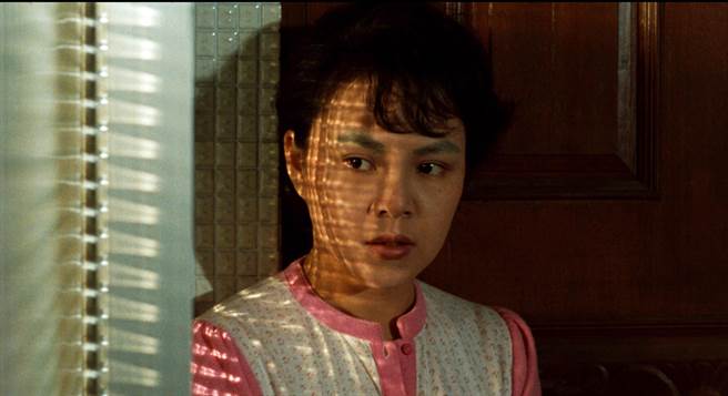 《小逃犯》出品人兼女主角杨惠姗当年在片中首度演出母亲，更以本片荣获第21届金马奖最佳女主角。（国家影视听中心提供）