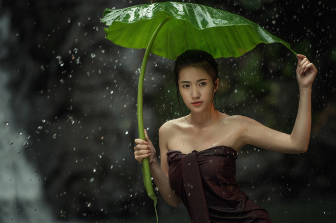 近日印尼峇里岛出现了一位神级导游，他除了本职工作之外，还指导游客们摆出专业pose拍美照。（示意图／Shutterstock）