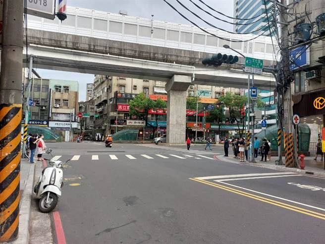 一名网友发问在新北买房该挑哪区，眾人齐推板桥依旧是新北购屋首选之地。（资料照／板桥区公所提供）