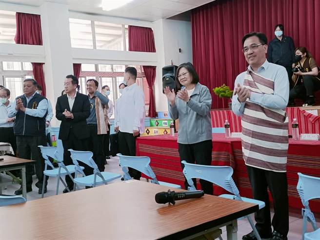 蔡英文总统14日前往和平区松鹤部落访视文化健康站推动成效。（陈淑娥摄）