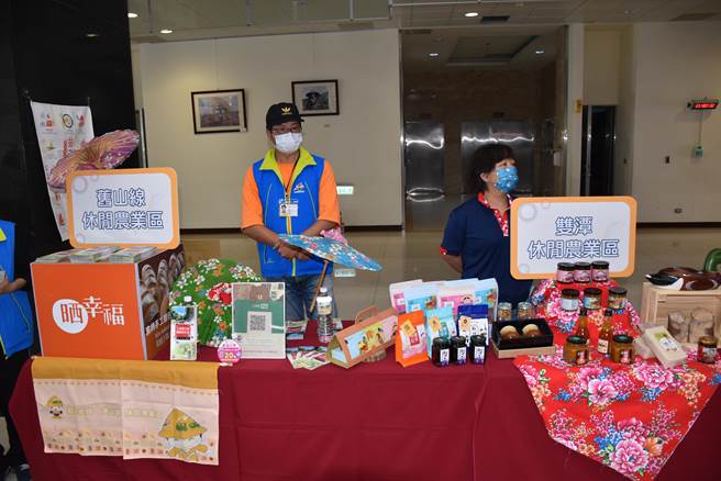 即日起民眾前往苗栗縣休閒農業區遊玩消費都可以電子支付。（謝明俊攝）