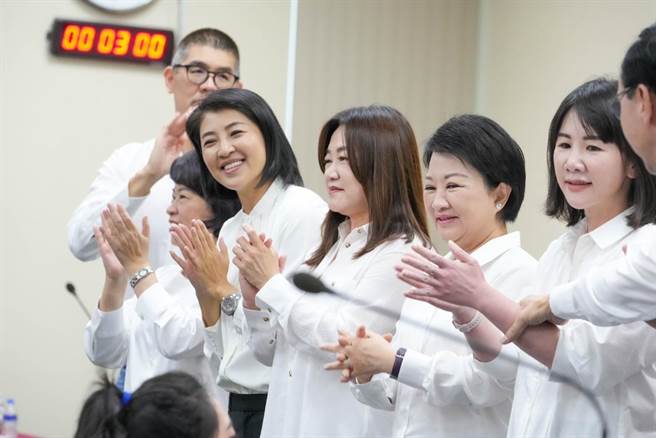 立委马文君12日获国民党提名拚连任，安慰乡亲他们将更努力，重新赢回南投的完全执政。（马文君提供／杨静茹南投传真）