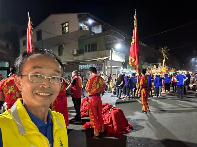 立院今天三读修正环评法条文，增订《龙崎条款》，可望让欧欣案落幕，陈永和说，原来修环评法这么简单通过，过去几年是玩假的？(摘自陈永和脸书)