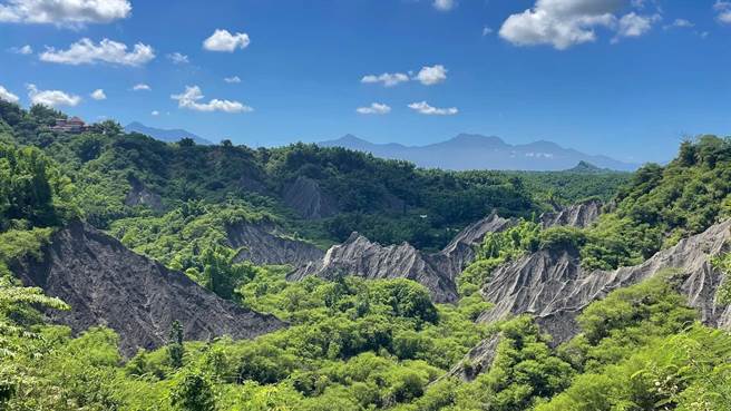 台南市龙崎区坐拥珍贵泥岩地质，却因为事业废弃物掩埋场进驻引发地方长期抗争。（台南社大提供／曹婷婷台南传真）