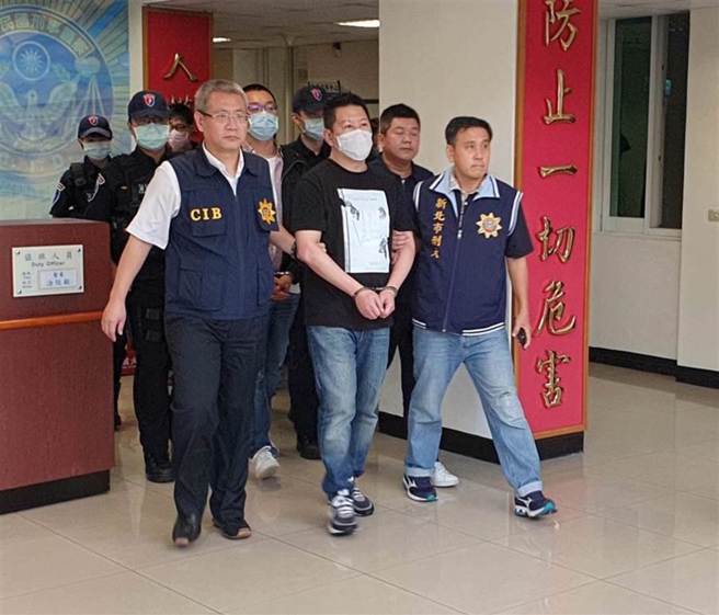 检方侦办馆长枪击案时,竹联帮宝和会正、副会长曾一度交保。（资料照片）