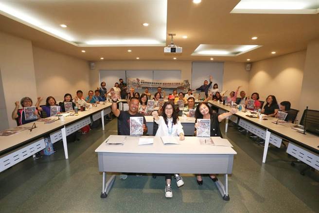 「屏东黑鲔鱼文化观光季」将于5月登场，屏县府预计培养40名双语导览员，成为东港地区观光导览生力军。（屏县府提供／谢佳潾屏东传真）