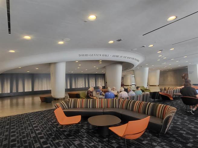 大衛格芬廳是紐約愛樂的常駐基地，長年音響待調整，在疫情間，總算有空檔重新裝修，調整內部，於去年重新開幕。（李欣恬攝）