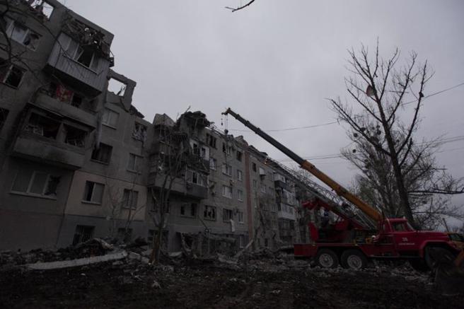 俄军猛轰乌东斯拉夫扬斯克。（路透社）