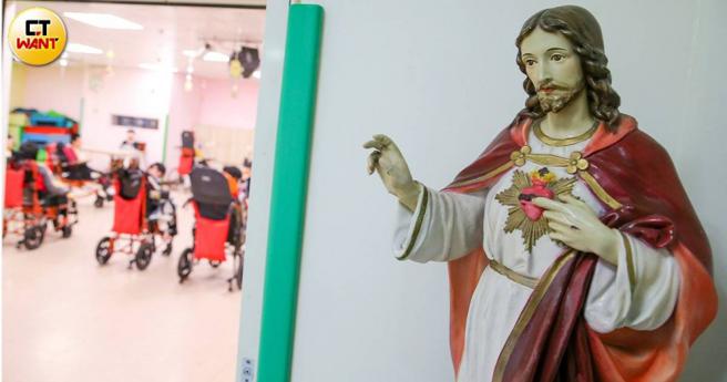 天主教世光教养院由耶稣会神父孙达创立，专门收容脑性麻痹、重度和极重度身心障碍民眾。（图／黄耀徵摄）