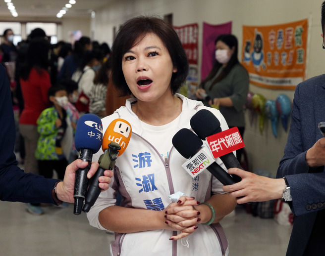 国民党台北市议员游淑慧表示，李彦秀「为立委准备3年」的说法，根本是把选民当傻瓜。图为游淑慧15日出席「内湖区艺童看戏趣」活动并受访。（姚志平摄）