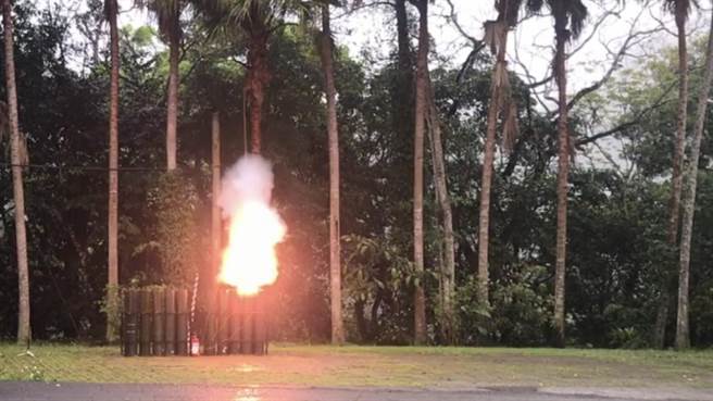 石门水库于15日今年第7次施放焰剂人工增雨。（北水局提供／蔡明亘桃园传真）