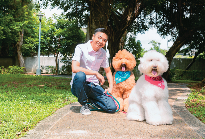 熊爸鼓励毛爸、毛妈花点时间和耐心，引导毛孩做什么才是对的，建立和谐的生活节奏有赖双向合作。（摄影／陈仁萱）