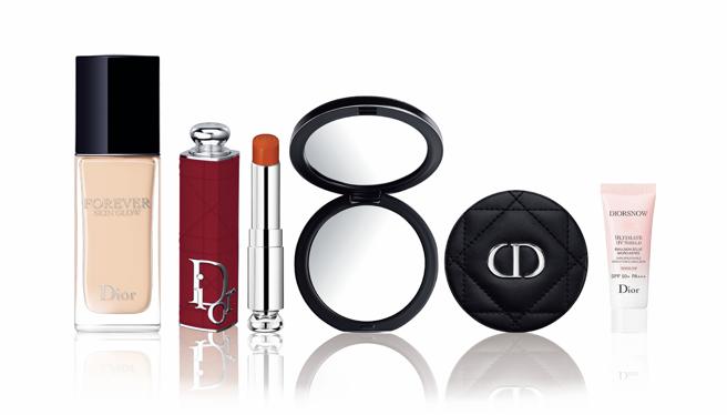 新光三越DIOR迪奥时尚完美独家组，推荐价5000元。（新光三越提供）