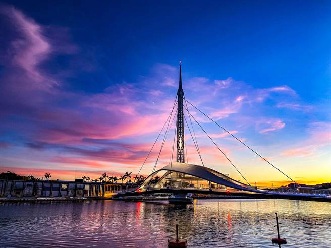 高市府積極推動國際觀光行銷，日本最大時尚生活雜誌BRUTUS於4月14日將高雄列為專題報導城市之一，並介紹許多新興景點。（高市府觀光局提供／洪浩軒高雄傳真）