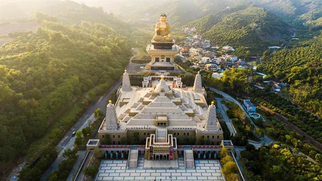 高市府積極推動國際觀光行銷，日本最大時尚生活雜誌BRUTUS於4月14日將高雄列為專題報導城市之一，並介紹許多新興景點。（高市府觀光局提供／洪浩軒高雄傳真）