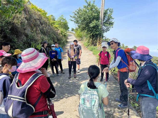 廖同学就说，主任告诉他们，以前云林的农民採收竹笋后，必须翻山越岭到嘉义贩售，真的非常辛苦。（香田国小提供／吴建辉彰化传真）