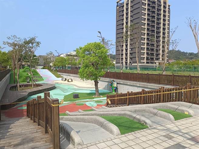 竹东镇12座公园有11座不能玩，公所编列预算改善，预计最快6月底先开3座。（竹东镇公所提供／邱立雅竹县传真）