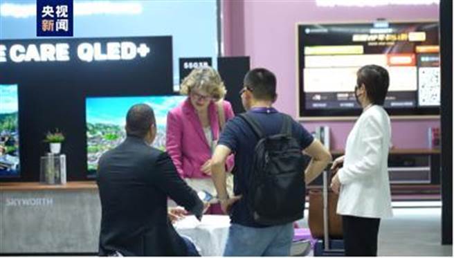 时隔三年大陆广交会开幕，展览面积和参展企业数量均创歷史新高。（大陆央视）