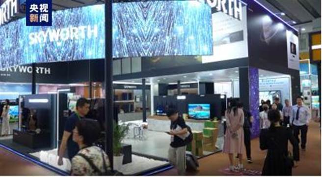 时隔三年大陆广交会开幕，展览面积和参展企业数量均创歷史新高。（大陆央视）