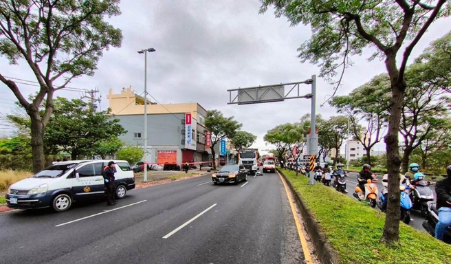 新竹市公道五路三段3/28清晨7点半发生一起死亡车祸，1辆砂石车与机车发生碰撞，机车骑士当场死亡。（本报资料照）