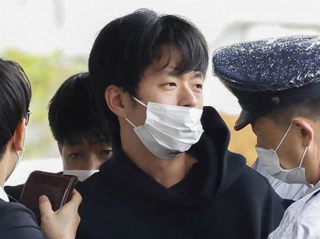 向日相岸田丢掷爆裂物，嫌犯木村隆二邻居透露他与父亲关系不佳。（图／路透）