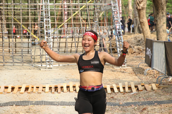 第一次来台参加斯巴达障碍跑的阵在穗香拿下女子精英总排第一。（大会提供）
