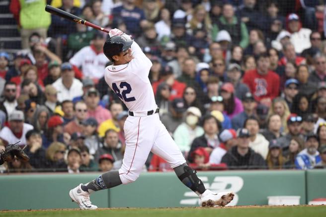 「部长」开张啦！张育成本季首安即首轰。(资料照/美联社)