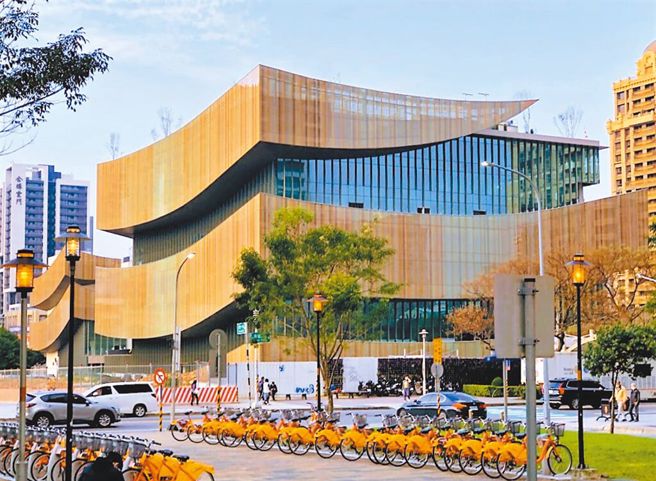 民进党桃园市第4选区立委拟参选人萧立妍的宣传车，遭民眾目击开上桃园市图总馆（图）前广场。（示意图，中时资料照，陈铭磻摄）