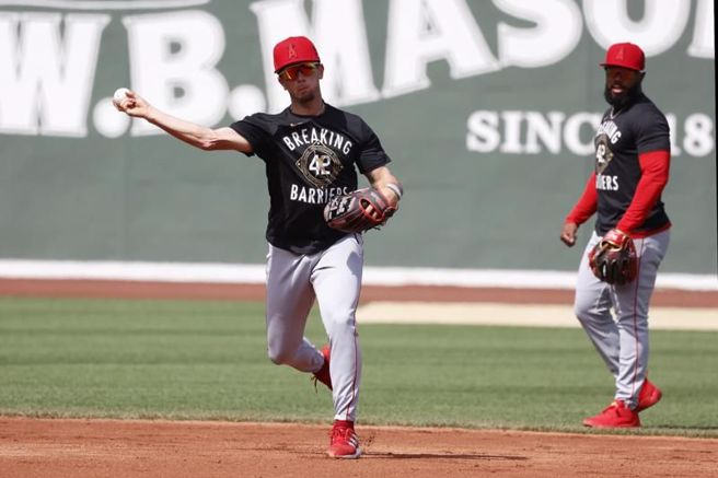 天使游击手内托登上大联盟赛场，首秀4打数挂零。（美联社）