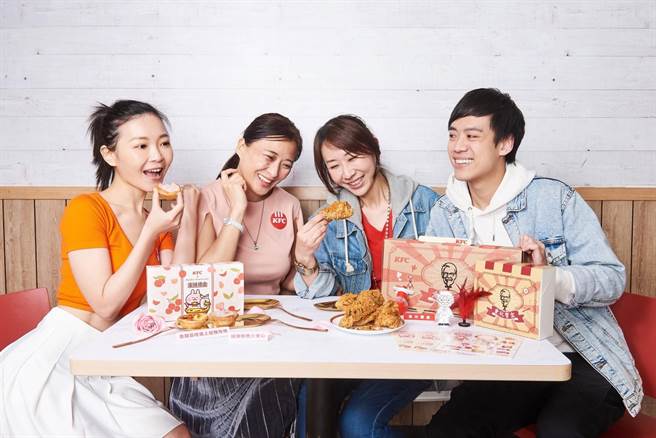 肯德基新推「海苔肉松脆鸡」復古潮搭，迸发跨世代美味；「玫瑰荔枝Q蛋挞」x卡娜赫拉的小动物引领粉红梦幻萌旋风。（肯德基提供）