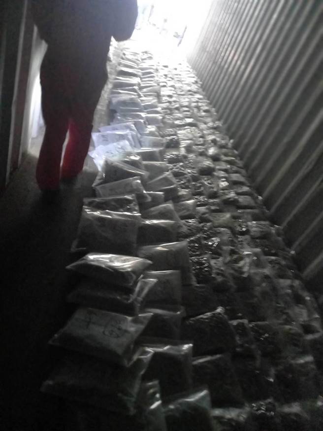 基隆地检署查获利用海运货柜走私二级毒品大麻的案件，起获的毒品黑市价格超过7亿元。（基隆地检署提供／张志康基隆传真）