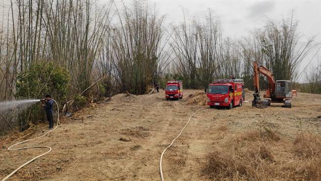 高雄杉林、內門山火燒5日，各單位救火疲於奔命。（翻攝照片／崔正綱高雄傳真）
