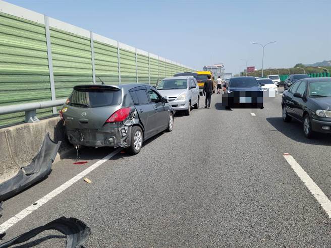 中市74快速道路3车连环车祸  5人受伤送医（警方提供）