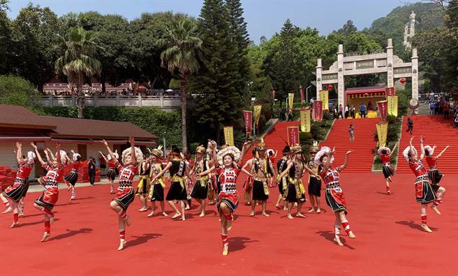 主办单位特别安排台湾原住民传统舞蹈表演，期使两岸彼此间的交流互动更加紧密。(于家麒摄)