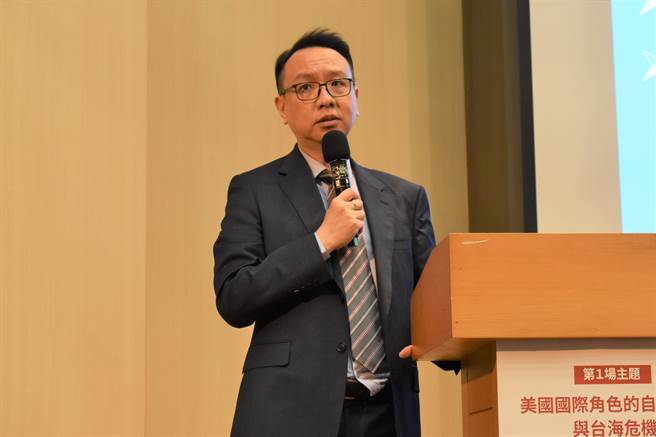 淡江大学国际事务与战略研究所副教授李大中16日出席「美国霸权的衰退和堕落」研讨会。（陈冠宇摄）