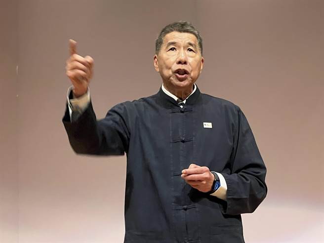 张亚中建议，目前社会上纷纷扰扰，最简单的方法就是回归制度，还是期待国民党办理初选，让有志参选的人都能参加。（李奇叡摄）